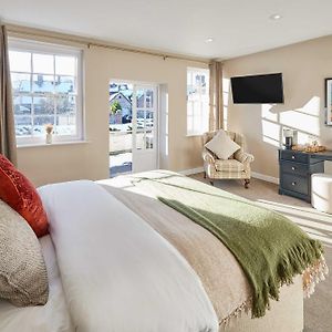Host & Stay - The Raven Hotel